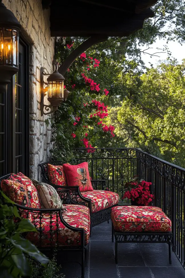 Quaint Cottage Balcony Retreat